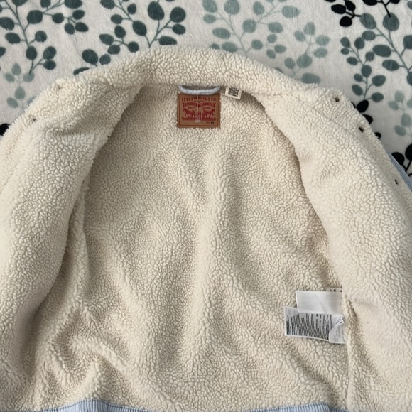 LEVI'S Sherpa Trucker Jacket - Picture 5 of 6